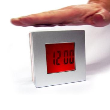 RELOJ DIGITAL CON SENSOR MULTIFUNCIÓN